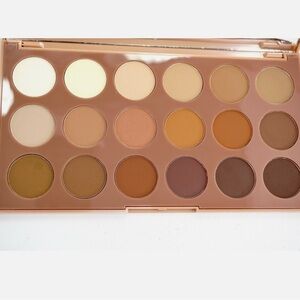 Brand new !! 
Matte Essentials Eyeshadow Palette